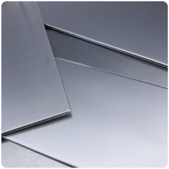 Tôle aluminium déco 3mm  1 face protégée par film PVC pour la décoration sur mesure.