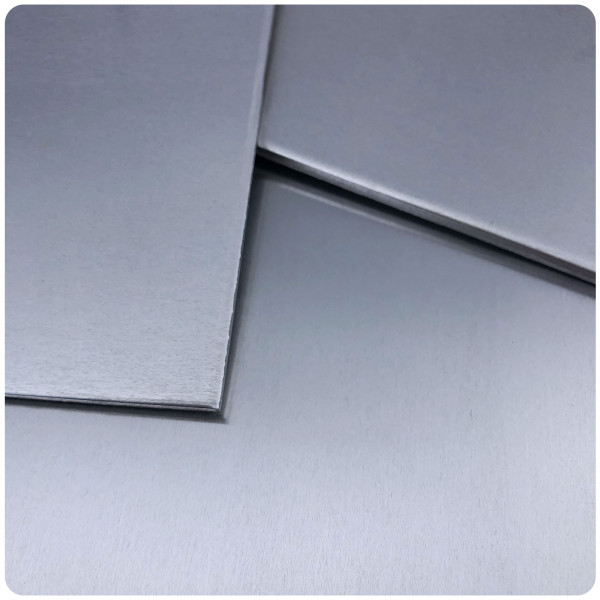 Tôle aluminium déco 4mm 1 face protégée par film PVC pour la décoration sur mesure.